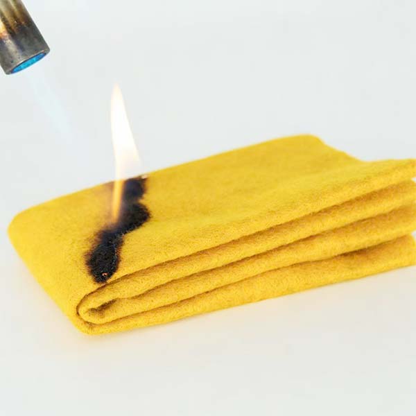 Feutre aiguilleté en polyimide UL94 V-0 P84, tissu non tissé résistant au feu 260C résistant à la chaleur pour une isolation et une protection à haute température