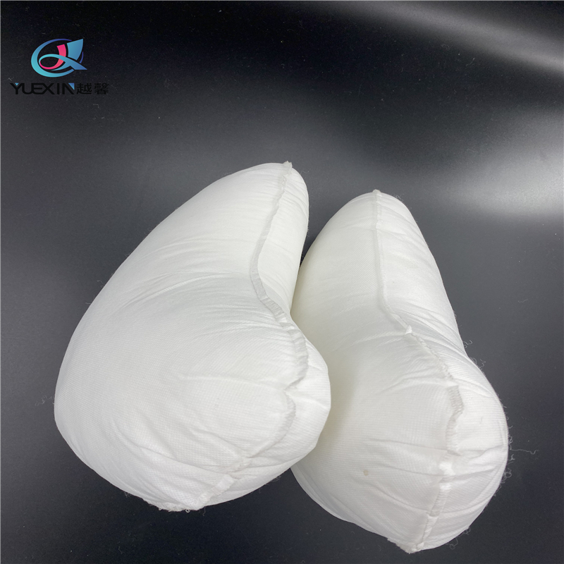 Coussin de poussette en forme de coeur