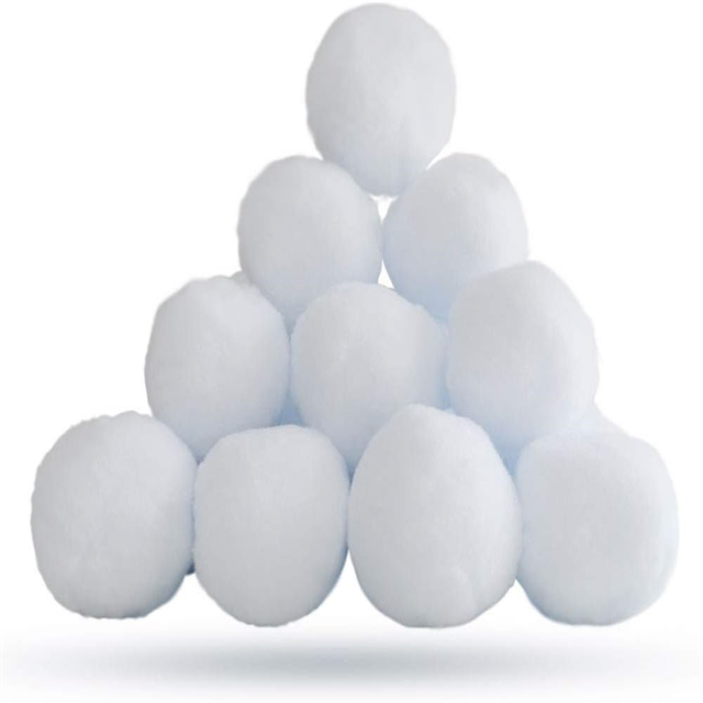 Les boules de neige en coton artificiel sont parfaites pour les jeux intérieurs et les décorations de vacances